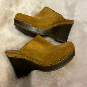 Ugg clogs